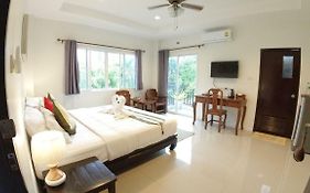 Baan Glangsuan Bang Kobua